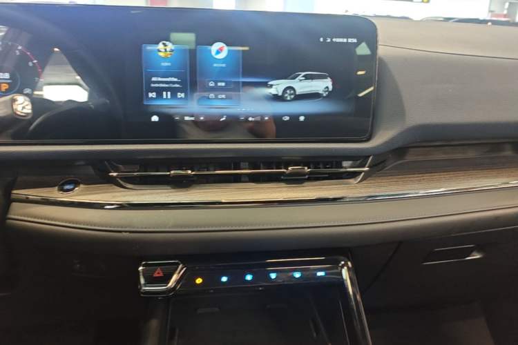 Used Ford Equator Sport 2023 EcoBoost 170 Premier Edition Audio And AC Panel