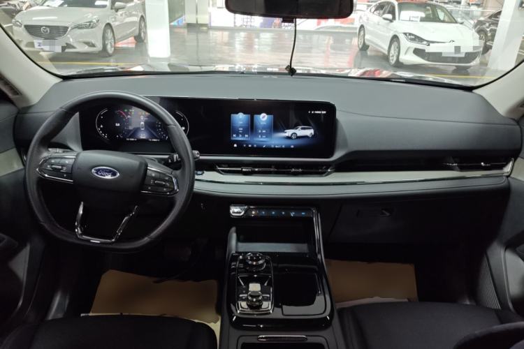 Used Ford Equator Sport 2023 EcoBoost 170 Platinum Edition Center Console