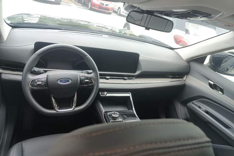 Used Ford Equator Sport 2023 EcoBoost 170 Platinum Edition Center Console
