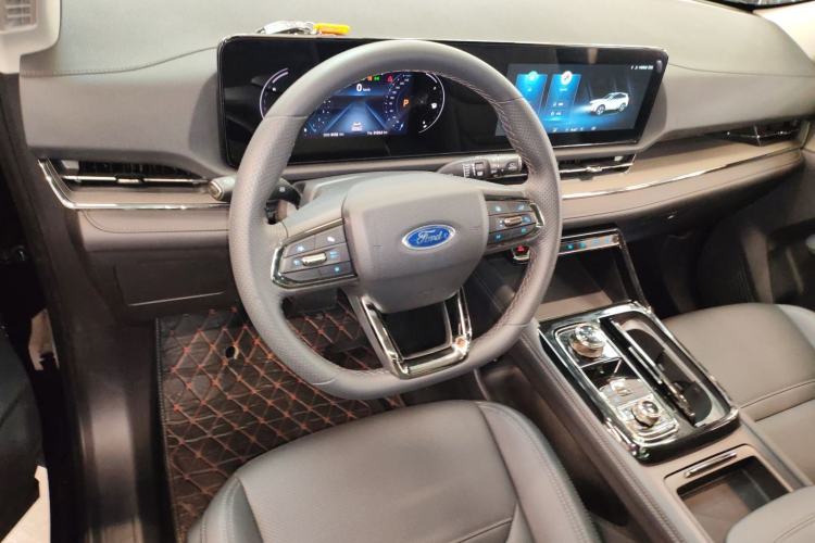 Used Ford Equator Sport 2023 EcoBoost 170 Platinum Edition Center Console