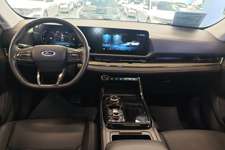 Used Ford Equator Sport 2023 EcoBoost 170 Platinum Edition Center Console