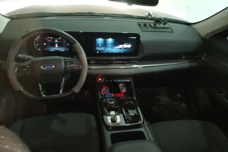 Used Ford Equator Sport 2023 EcoBoost 170 Prime Edition Center Console