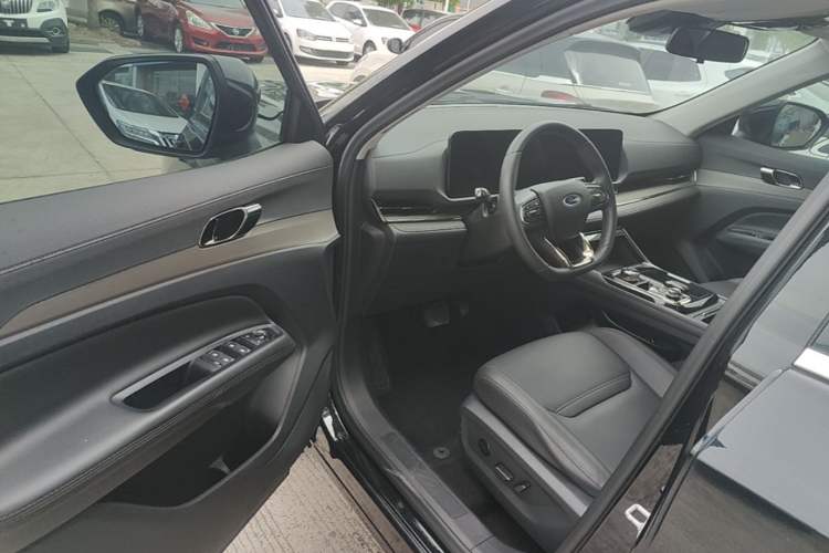 Used Ford Equator Sport 2023 EcoBoost 170 Platinum Edition Driver Seat