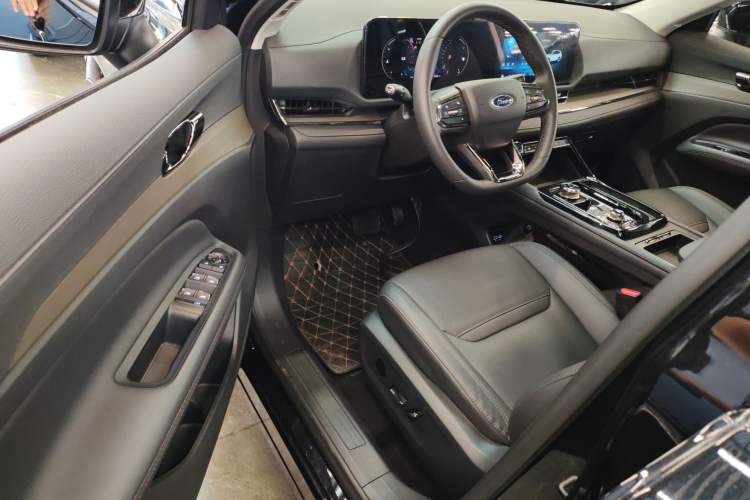 Used Ford Equator Sport 2023 EcoBoost 170 Platinum Edition Driver Seat