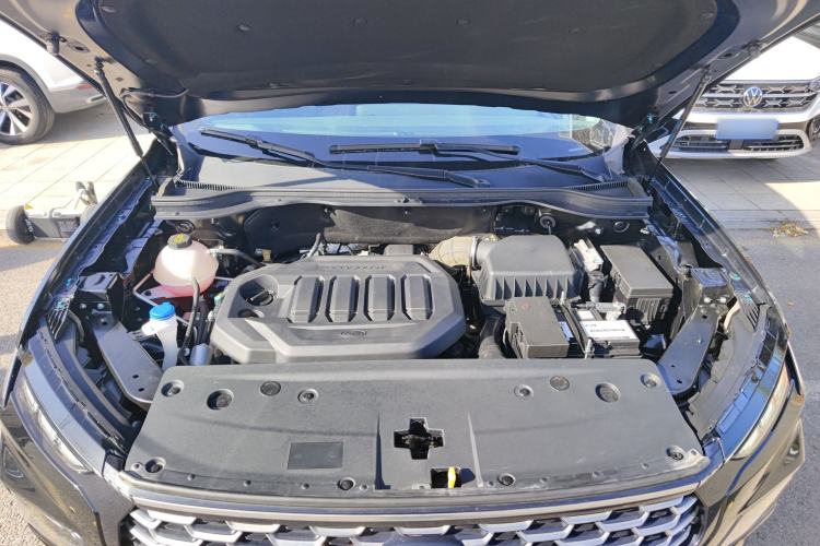 Used Ford Equator Sport 2023 EcoBoost 170 Elite Model Engine Bay