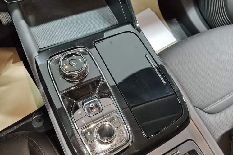 Used Ford Equator Sport 2023 EcoBoost 170 Platinum Edition Gear Lever