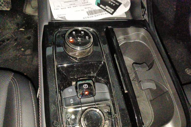 Used Ford Equator Sport 2023 EcoBoost 170 Elite Model Gear Lever