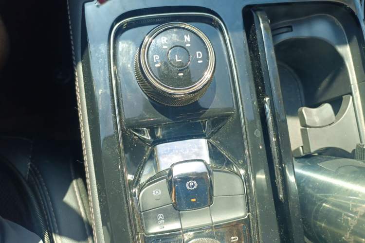 Used Ford Equator Sport 2023 EcoBoost 170 Elite Model Gear Lever