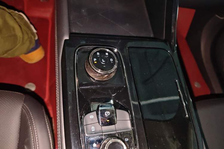 Used Ford Equator Sport 2023 EcoBoost 170 Elite Model Gear Lever