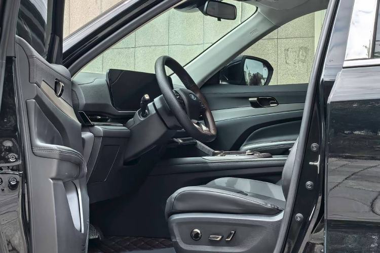 Used Ford Equator Sport 2023 EcoBoost 170 Platinum Edition Interior 2