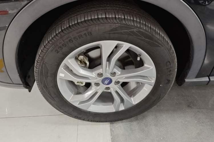 Used Ford Equator Sport 2023 EcoBoost 170 Platinum Edition Left Front Wheel Hub