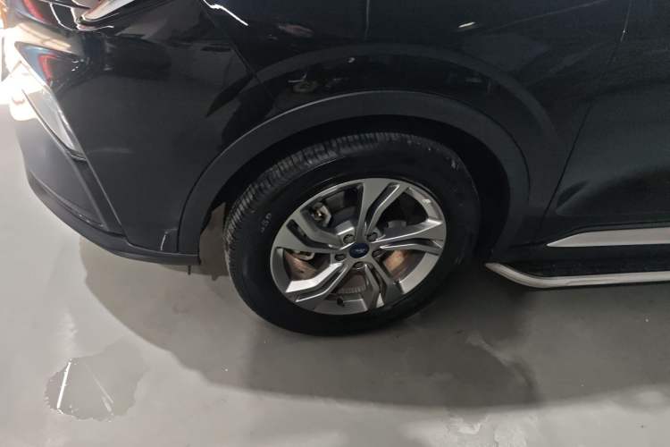 Used Ford Equator Sport 2023 EcoBoost 170 Elite Model Left Front Wheel Hub