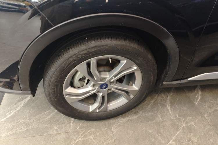 Used Ford Equator Sport 2023 EcoBoost 170 Platinum Edition Left Front Wheel Hub