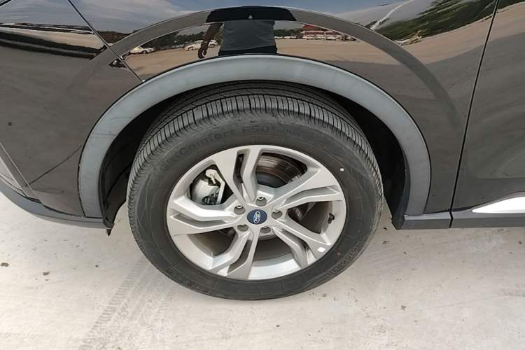 Used Ford Equator Sport 2023 EcoBoost 170 Prime Edition Left Front Wheel Hub