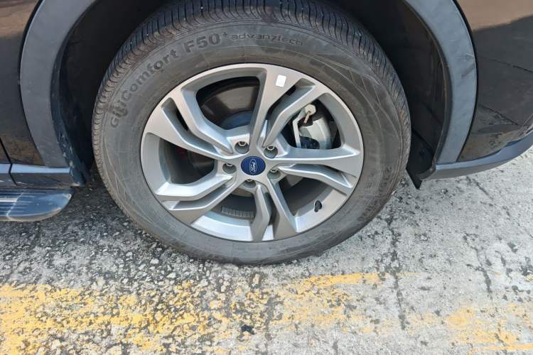 Used Ford Equator Sport 2023 EcoBoost 170 Platinum Edition Right Front Wheel Hub