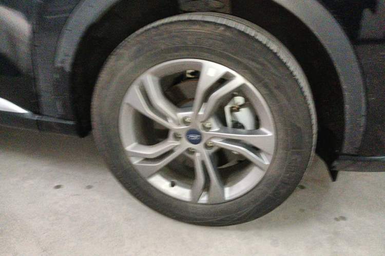 Used Ford Equator Sport 2023 EcoBoost 170 Elite Model Right Front Wheel Hub
