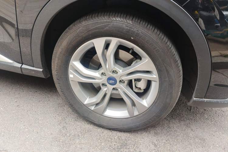 Used Ford Equator Sport 2023 EcoBoost 170 Platinum Edition Right Front Wheel Hub