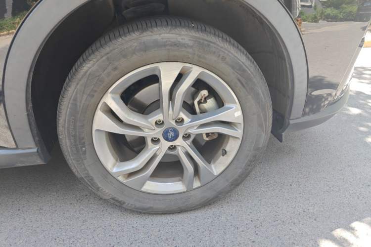 Used Ford Equator Sport 2023 EcoBoost 170 Elite Model Right Front Wheel Hub