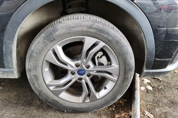 Used Ford Equator Sport 2023 EcoBoost 170 Elite Model Right Front Wheel Hub