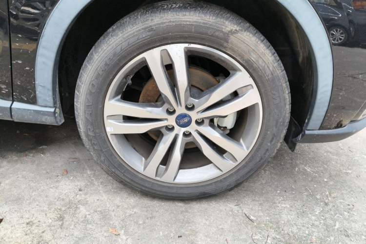 Used Ford Equator Sport 2023 EcoBoost 170 Premier Edition Right Front Wheel Hub