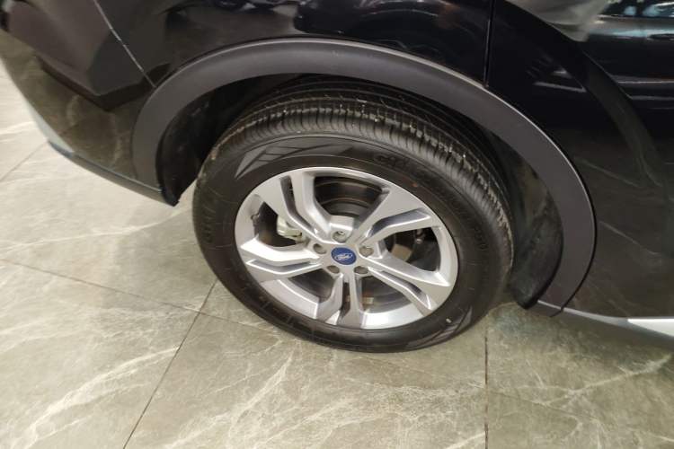 Used Ford Equator Sport 2023 EcoBoost 170 Platinum Edition Right Rear Wheel Hub