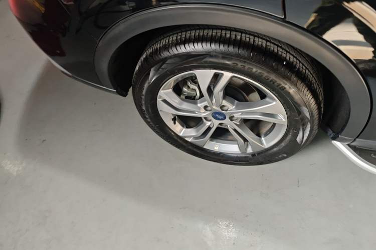 Used Ford Equator Sport 2023 EcoBoost 170 Elite Model Right Rear Wheel Hub