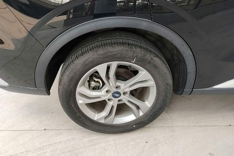 Used Ford Equator Sport 2023 EcoBoost 170 Prime Edition Right Rear Wheel Hub