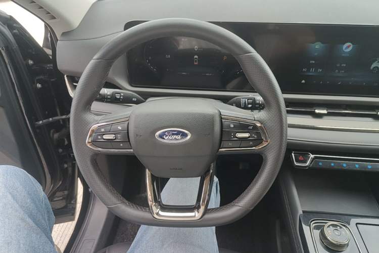Used Ford Equator Sport 2023 EcoBoost 170 Platinum Edition Steering Wheel