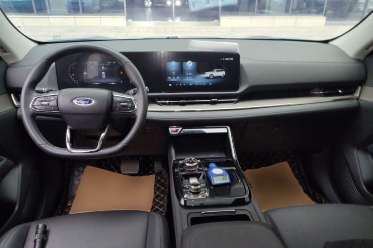 Used Ford Equator Sport 2023 EcoBoost 170 Platinum Edition Center Console