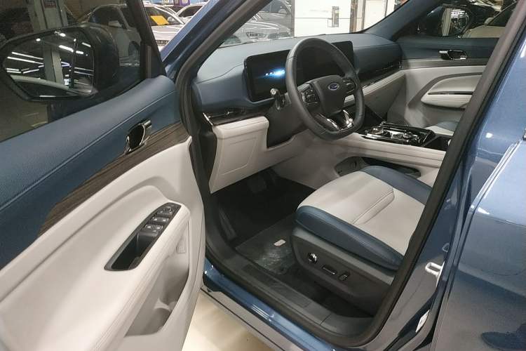 Used Ford Equator Sport 2023 EcoBoost 170 Premier PLUS Model Driver Seat