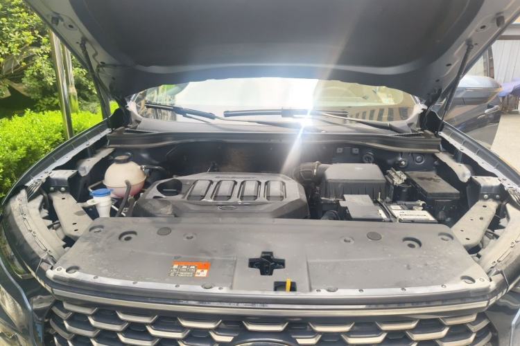 Used Ford Equator Sport 2023 EcoBoost 170 Premier PLUS Model Engine Bay