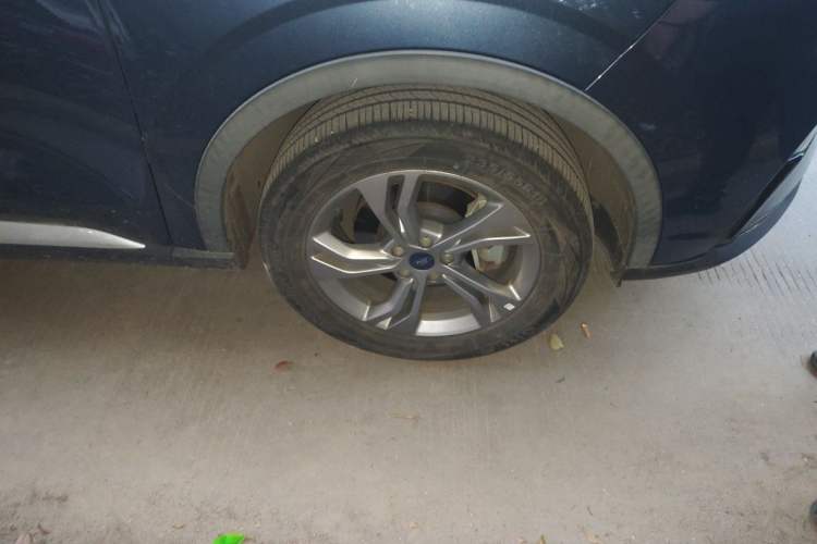 Used Ford Equator Sport 2023 EcoBoost 170 Platinum Edition Right Front Wheel Hub