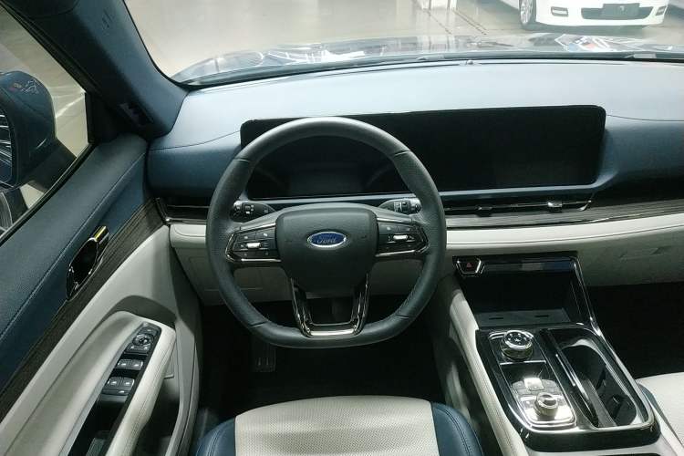 Used Ford Equator Sport 2023 EcoBoost 170 Premier PLUS Model Steering Wheel