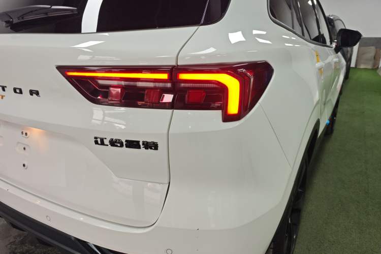 Used Ford Equator Sport 2023 Edge EcoBoost 170 Light & Shadow Exterior 6