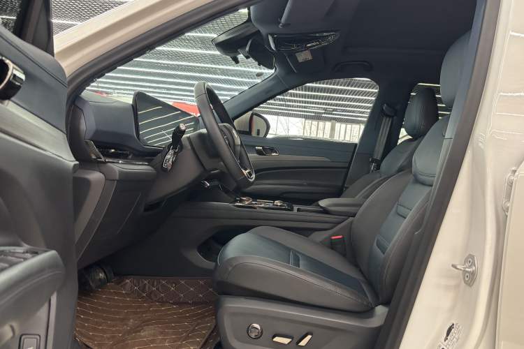Used Ford Equator Sport 2023 EcoBoost 170 Premier Edition Interior 2