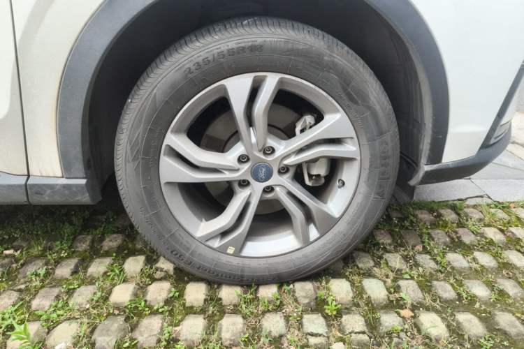 Used Ford Equator Sport 2023 EcoBoost 170 Prime Edition Right Front Wheel Hub