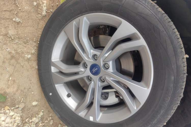 Used Ford Equator Sport 2023 EcoBoost 170 Platinum Edition Right Front Wheel Hub