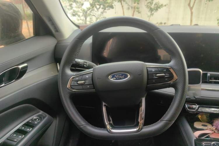 Used Ford Equator Sport 2023 EcoBoost 170 Platinum Edition Steering Wheel