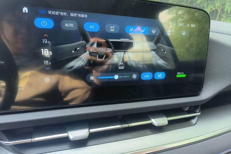 Used Ford Equator Sport 2025 EcoBoost 170 Platinum Edition Audio And AC Panel