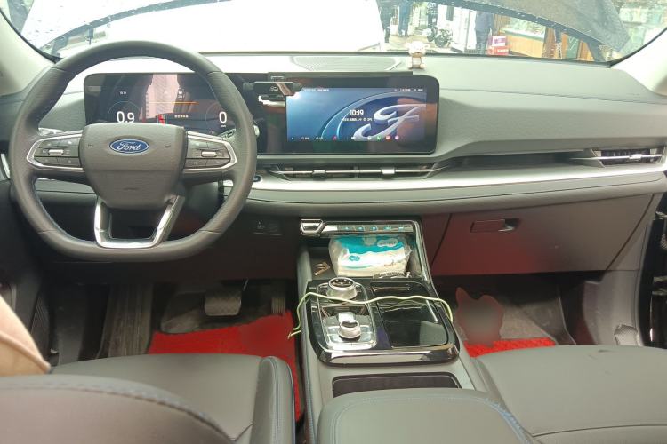 Used Ford Equator Sport 2025 EcoBoost 170 Platinum Edition Center Console