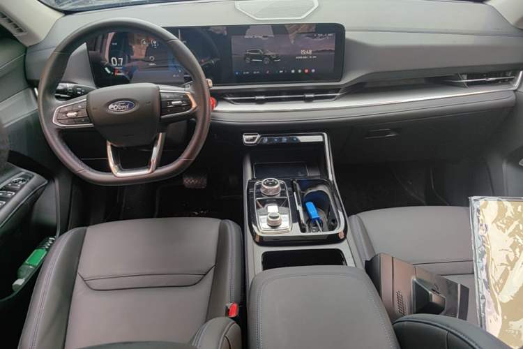 Used Ford Equator Sport 2025 EcoBoost 170 Platinum Edition Center Console