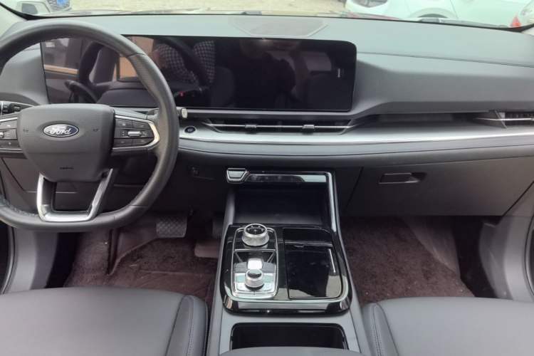 Used Ford Equator Sport 2025 EcoBoost 170 Platinum Edition Center Console