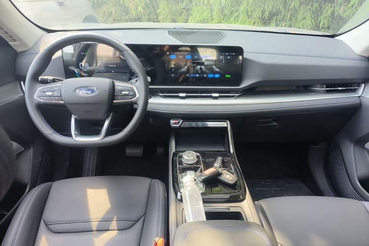 Used Ford Equator Sport 2025 EcoBoost 170 Platinum Edition Center Console