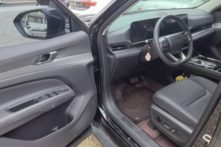 Used Ford Equator Sport 2025 EcoBoost 170 Platinum Edition Driver Seat