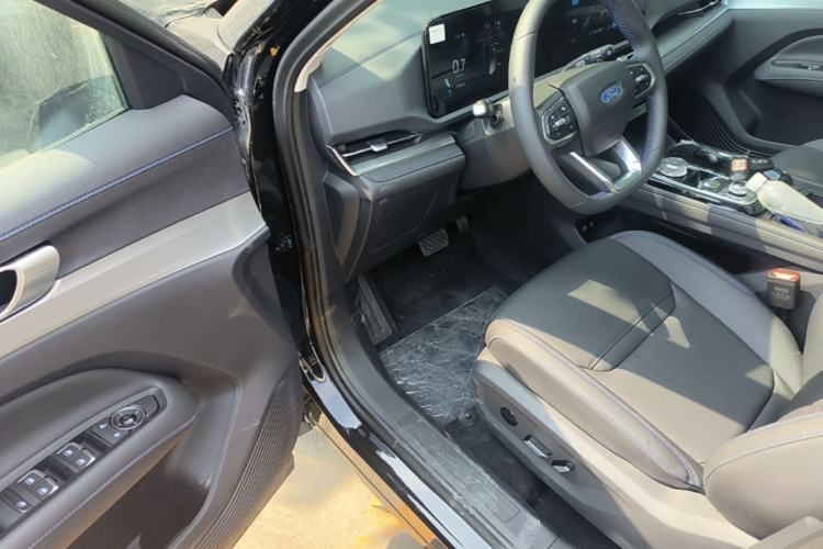 Used Ford Equator Sport 2025 EcoBoost 170 Platinum Edition Driver Seat