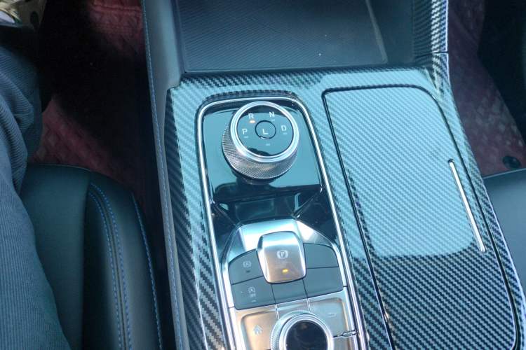 Used Ford Equator Sport 2025 EcoBoost 170 Platinum Edition Gear Lever