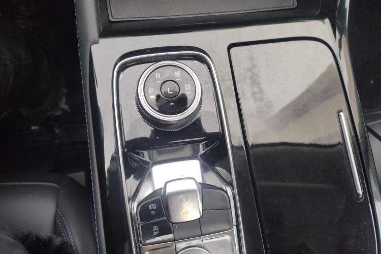 Used Ford Equator Sport 2025 EcoBoost 170 Platinum Edition Gear Lever