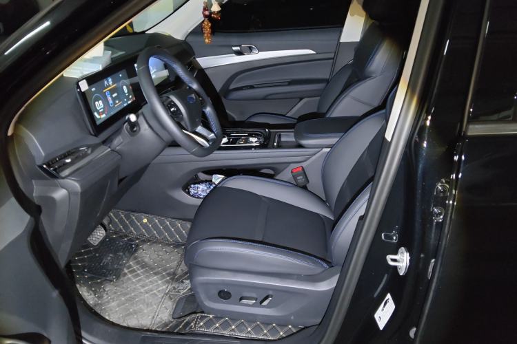 Used Ford Equator Sport 2025 EcoBoost 170 Platinum Edition Left Front Seat