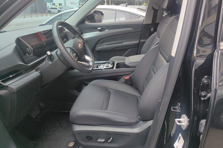 Used Ford Equator Sport 2025 EcoBoost 170 Platinum Edition Left Front Seat