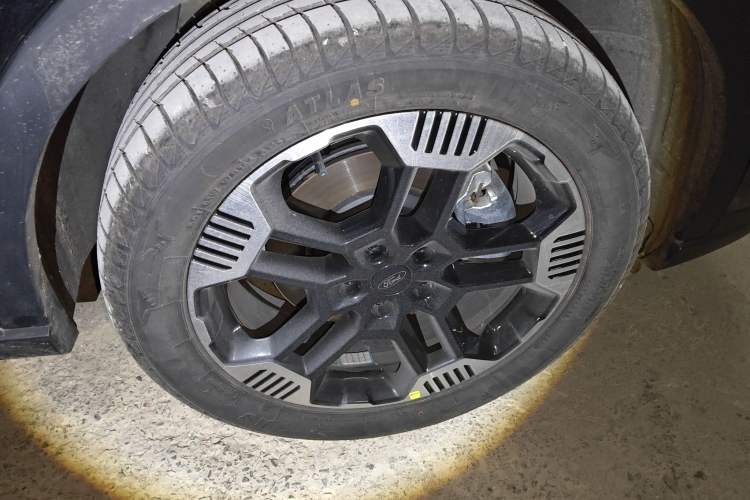 Used Ford Equator Sport 2025 EcoBoost 170 Platinum Edition Right Front Wheel Hub